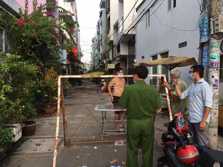 TP Hồ Chí Minh: Truy tìm khẩn cấp người từng đến Hutech, quán bún đậu… - Ảnh 1