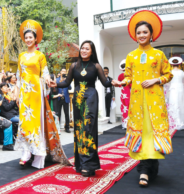 Áo dài Việt Nam trở thành "đặc sản" của du lịch Hà Nội - Ảnh 2