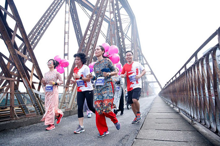 Mang áo dài chạy marathon: Nên đánh giá tùy vào từng thời điểm, từng hoàn cảnh - Ảnh 3