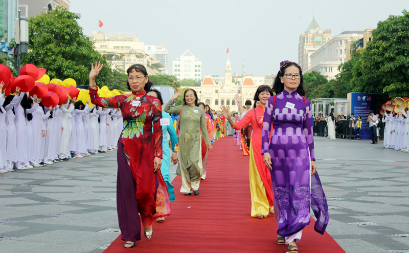 3.000 người tham gia đồng diễn áo dài trên phố Nguyễn Huệ - Ảnh 8