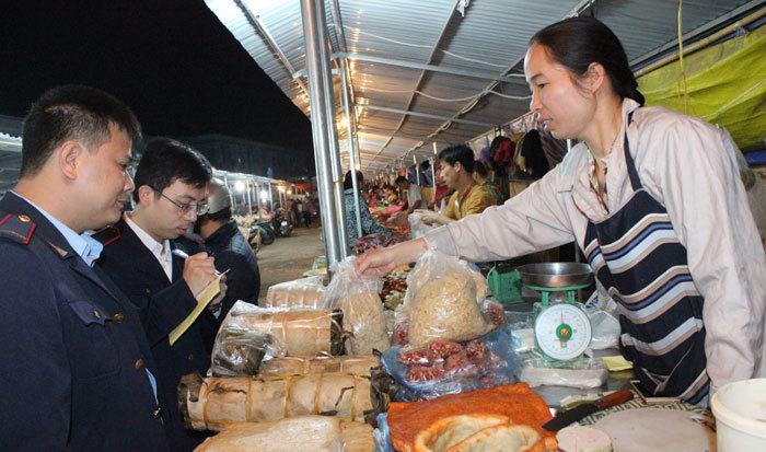 Kiểm tra an toàn thực phẩm sản phẩm ruốc tại các chợ đầu mối - Ảnh 1