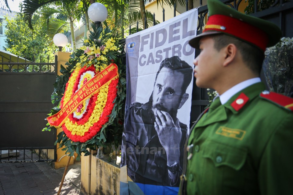 Lễ viếng Lãnh tụ Fidel Castro tại Đại sứ quán Cuba - Ảnh 2