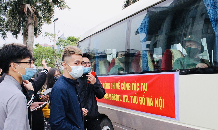 68 thanh niên quận Thanh Xuân lên đường nhập ngũ - Ảnh 3