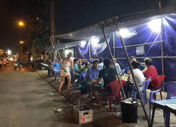 TP Hồ Chí Minh: Nhiều người thờ ơ việc đeo khẩu trang phòng Covid-19 nơi công cộng - Ảnh 7