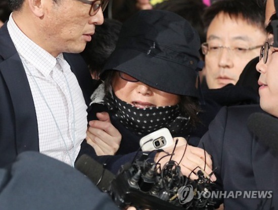 Công tố viên xin lệnh bắt bạn thân Tổng thống Hàn Quốc - Ảnh 1