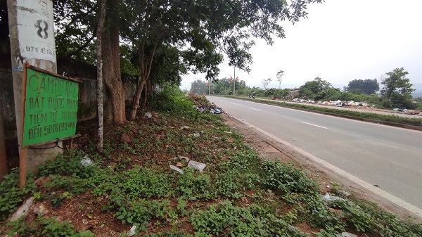 Hà Tĩnh: Hành lang đường mòn Hồ Chí Minh đang trở thành bãi rác - Ảnh 11