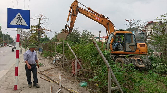 Hà Nội: Chính thức phá dỡ bãi trông xe “khủng” cạnh sông Tô Lịch - Ảnh 1