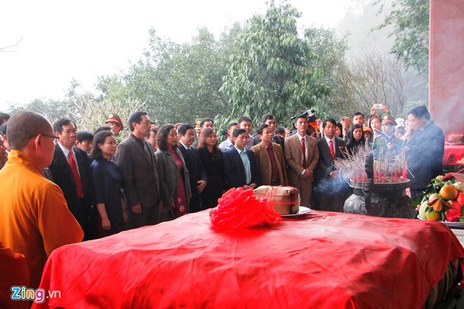 Đội mưa dâng cặp bánh chưng 700 kg lên mộ thân mẫu Chủ tịch Hồ Chí Minh - Ảnh 2