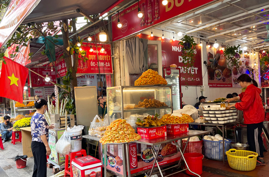 Hà Nội: Dịch vụ ăn uống tăng giá đầu năm mới - Ảnh 9