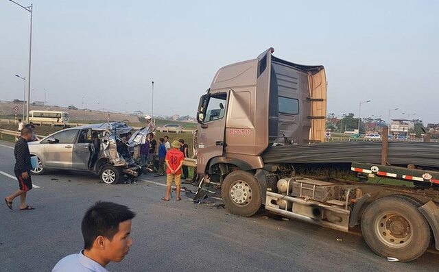 Thái Nguyên: Tai nạn kinh hoàng, 10 người thương vong - Ảnh 1