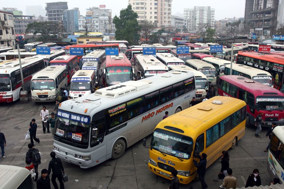 Công khai xe khách, taxi có hành vi lợi dụng lễ, Tết để "thổi" giá - Ảnh 1