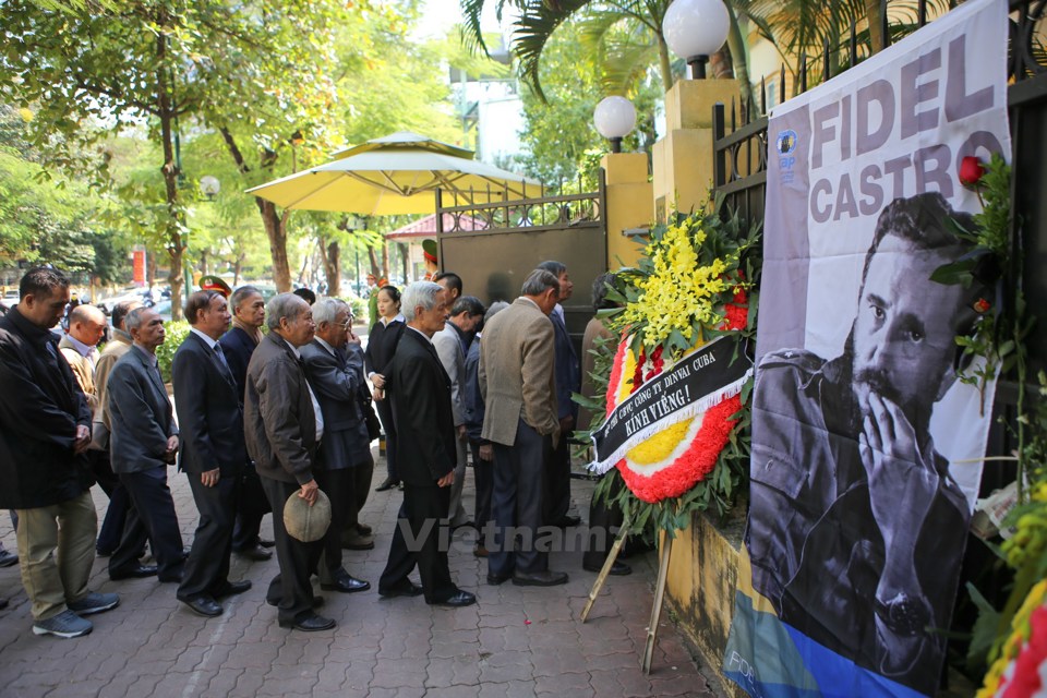 Lễ viếng Lãnh tụ Fidel Castro tại Đại sứ quán Cuba - Ảnh 17