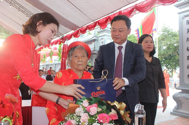 Xã Yên Viên đón Bằng công nhận danh hiệu Xã đạt chuẩn nông thôn mới nâng cao - Ảnh 1
