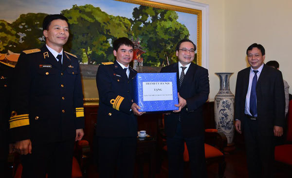 Bí thư Thành ủy Hoàng Trung Hải tiếp đoàn đại biểu Tàu ngầm Hà Nội - Ảnh 2