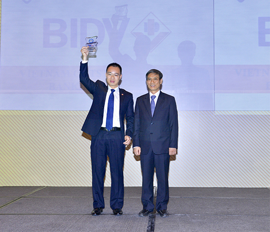 BIDV nhận giải Ngân hàng bán lẻ tiêu biểu 2016 - Ảnh 1