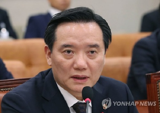 Hai “cánh tay đắc lực” của Tổng thống Hàn Quốc xin từ chức - Ảnh 1
