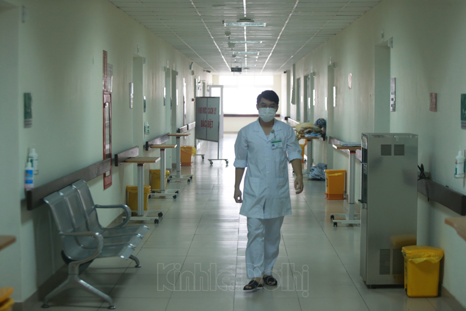 [Ảnh] Bệnh viện Bệnh Nhiệt đới Trung ương sẵn sàng mọi kịch bản ứng phó với biến chủng SARS-CoV-2 - Ảnh 13