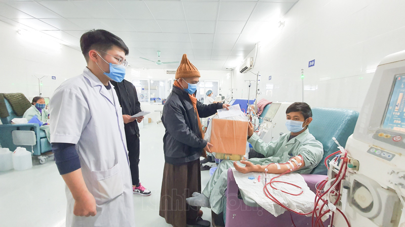 Tết sớm cho những bệnh nhân nghèo tại Bệnh viện Thận Hà Nội - Ảnh 1