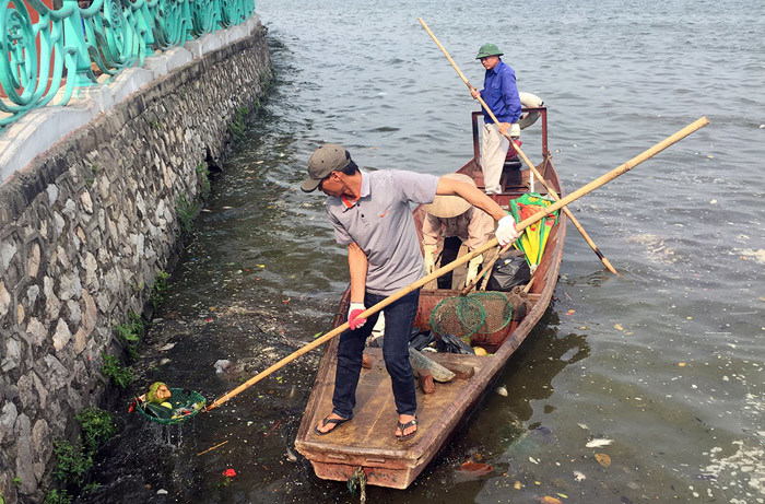 Bảo vệ môi trường, cảnh quan Hồ Tây: Những cựu chiến binh mẫu mực - Ảnh 1