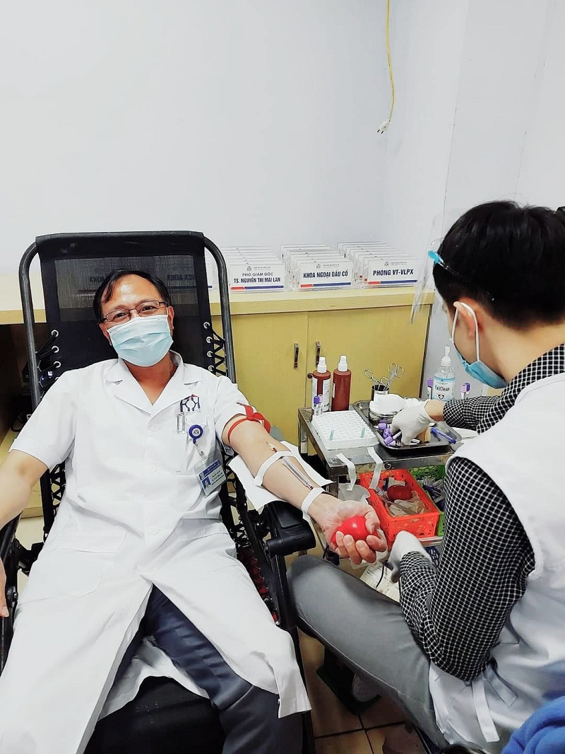 Bệnh viện Ung Bướu Hà Nội hưởng ứng chương trình “Blouse trắng – Trái tim hồng” năm 2021 - Ảnh 2