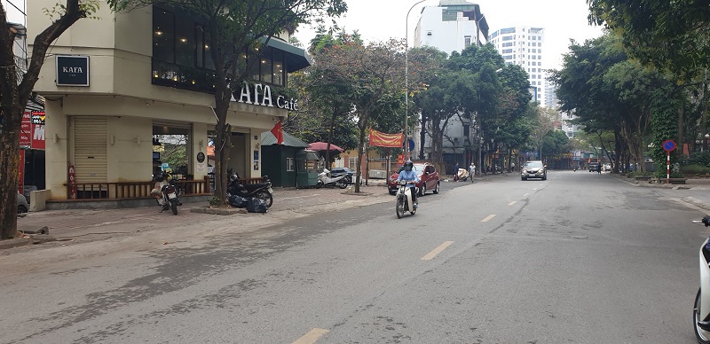 Hà Nội: Nhiều cửa hàng chưa khai Xuân, lác đác quán ăn đường phố, cà phê vẫn mở cửa - Ảnh 16