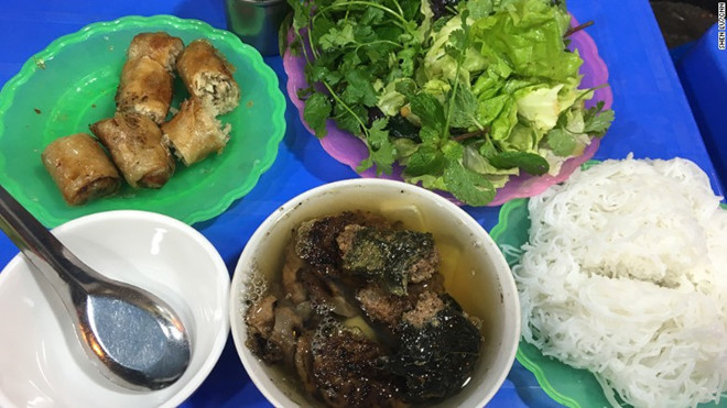 CNN gọi tên 10 món ăn đường phố mang tính biểu tượng của Việt Nam - Ảnh 1