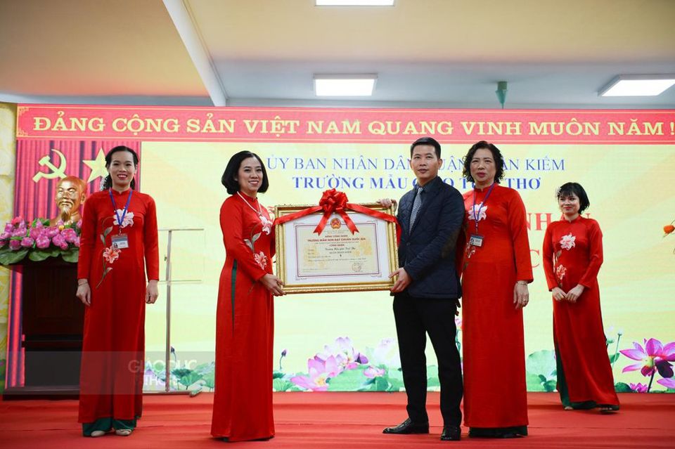 Quận Hoàn Kiếm: Trường Mầm non Tuổi Thơ đón nhận Bằng công nhận chuẩn Quốc gia mức độ 1 - Ảnh 1