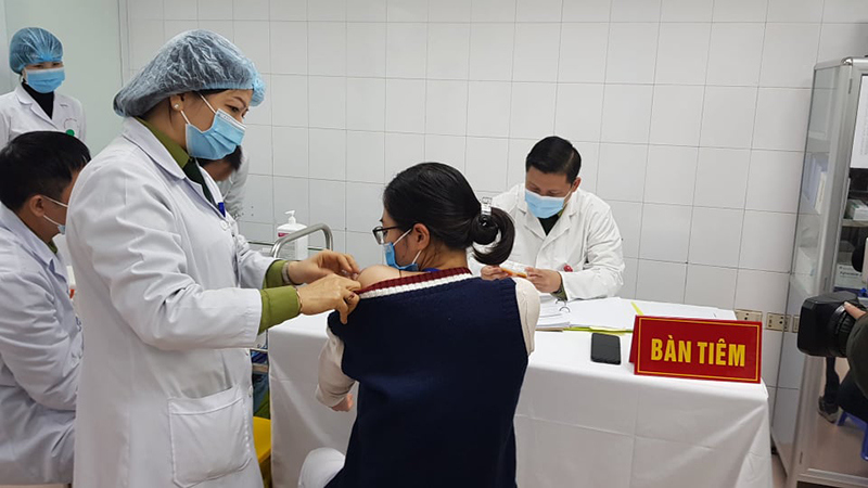 3 nữ tình nguyện viên đầu tiên được tiêm vaccine Covid-19 "made in Vietnam" liều cao nhất - Ảnh 1