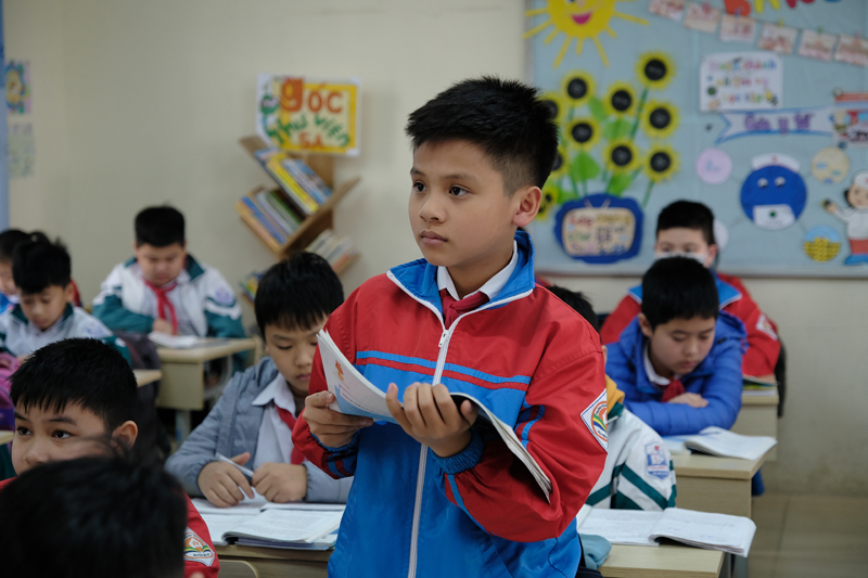 Hà Nội: Ngày đầu trở lại trường của học sinh sau kỳ nghỉ dài 30 ngày - Ảnh 15