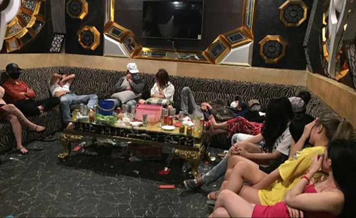 Quảng Nam: 47 nam thanh nữ tú bay lắc trong quán karaoke - Ảnh 1