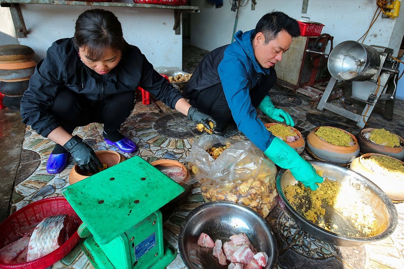 Đặc sản cá kho làng Vũ Đại chuẩn bị cho dịp Tết Nguyên đán 2021 - Ảnh 4