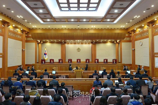 Chính thức bị luận tội, Tổng thống Hàn Quốc bị phế truất - Ảnh 4