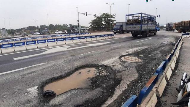 Bộ GTVT lập tổ giám định nguyên nhân hư hỏng đường cao tốc Đà Nẵng - Quảng Ngãi - Ảnh 1