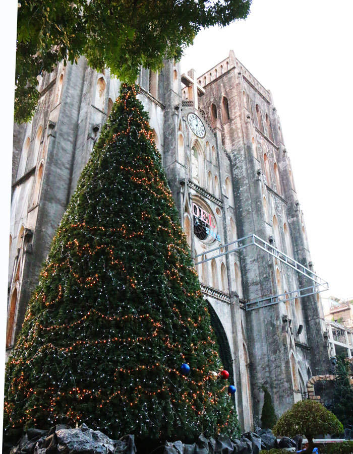 Các nhà thờ ở Hà Nội chuẩn bị đón Giáng sinh - Ảnh 1