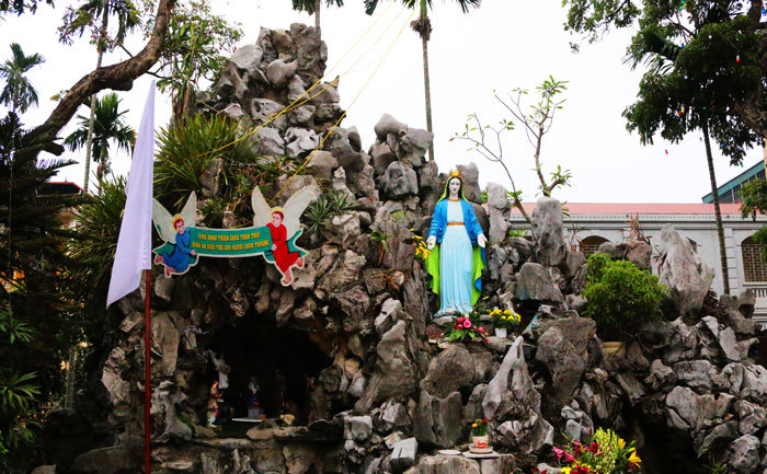 Các nhà thờ ở Hà Nội chuẩn bị đón Giáng sinh - Ảnh 15