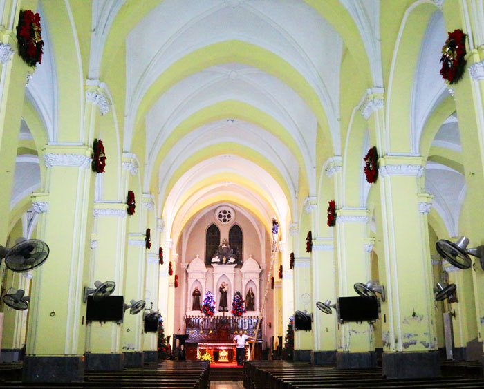 Các nhà thờ ở Hà Nội chuẩn bị đón Giáng sinh - Ảnh 8