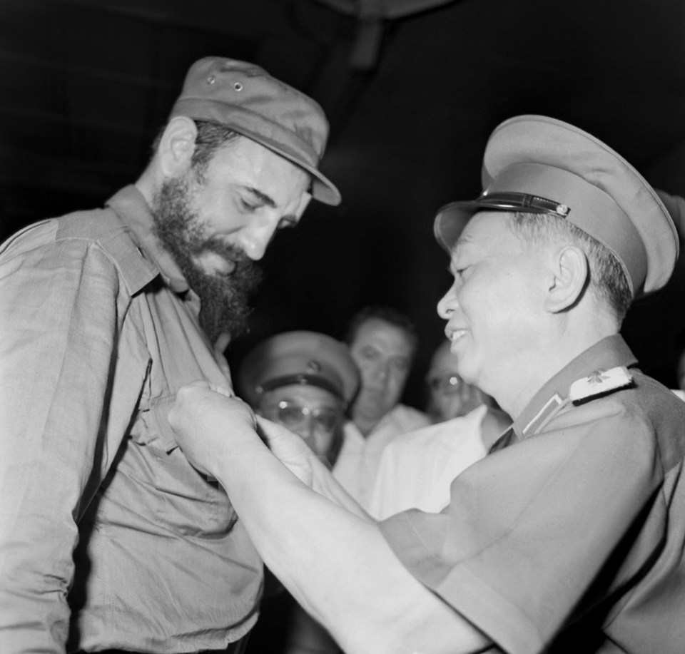 Lãnh tụ Cuba Fidel Castro với các vị lãnh đạo Việt Nam - Ảnh 3