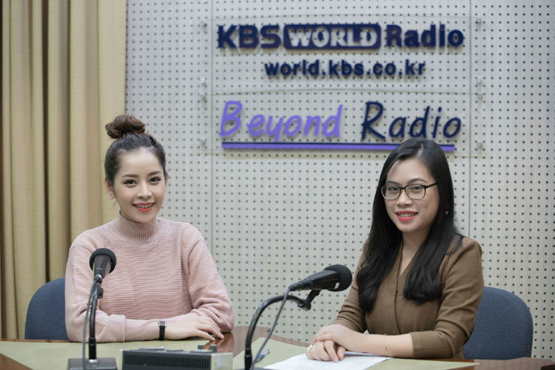 Đài KBS phỏng vấn Chi Pu, lộ ảnh hậu trường Asia Artist Awards 2016 - Ảnh 1