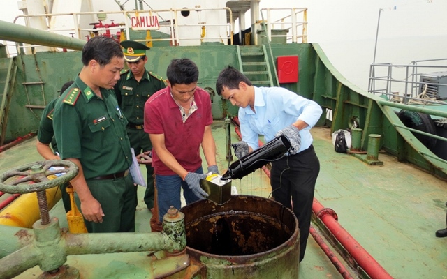 Bộ Giao thông Vận tải chỉ đạo nóng về vấn nạn buôn lậu xăng dầu - Ảnh 1