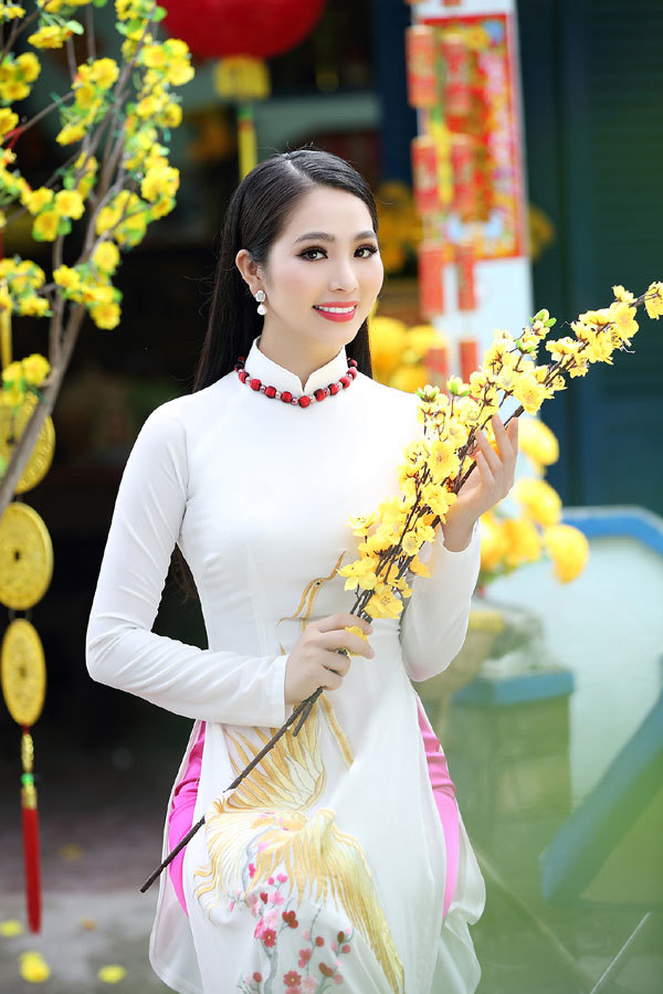 Hoa hậu Dương Kim Ánh lần đầu tung bộ đôi nhạc Xuân - Ảnh 1