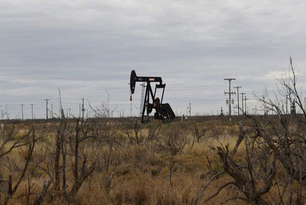Giá dầu được dự đoán có thể tái lập mức kỷ lục 100 USD/thùng - Ảnh 1