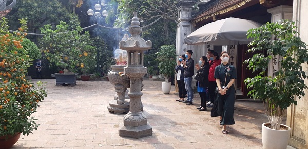 Hà Nội: Ngày mùng 1 tháng 2 âm lịch, lượng khách đi lễ tại các di tích tăng cao - Ảnh 10