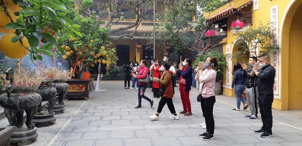 Hà Nội: Ngày mùng 1 tháng 2 âm lịch, lượng khách đi lễ tại các di tích tăng cao - Ảnh 6