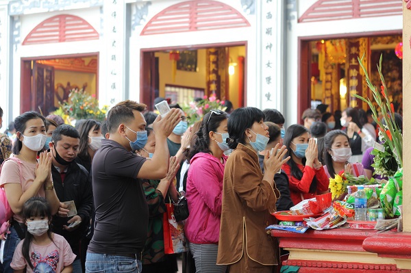 Hà Nội: Ngày mùng 1 tháng 2 âm lịch, lượng khách đi lễ tại các di tích tăng cao - Ảnh 7