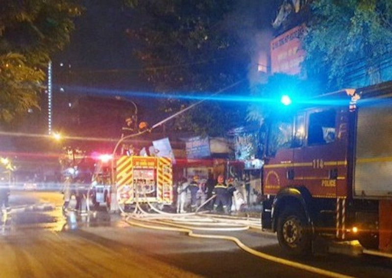 Hà Nội: Cháy nhà lúc sáng sớm, 5 người may mắn được cứu thoát - Ảnh 1