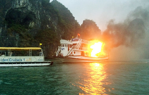 Tạm dừng hoạt động tàu du lịch của Bhaya sau vụ cháy trên vịnh Hạ Long - Ảnh 1