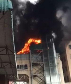 Cháy lớn sát tòa nhà chung cư khu đô thị Xa La - Ảnh 4