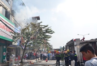Hà Nội: Cháy lớn tại ngôi nhà 2 tầng trên đường Giải Phóng - Ảnh 3