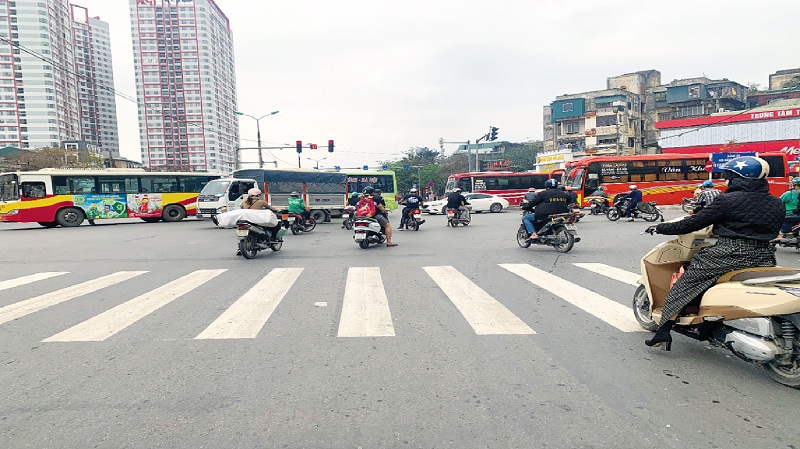 Thói hư - tật xấu trong văn hóa giao thông Hà Nội - Ảnh 1