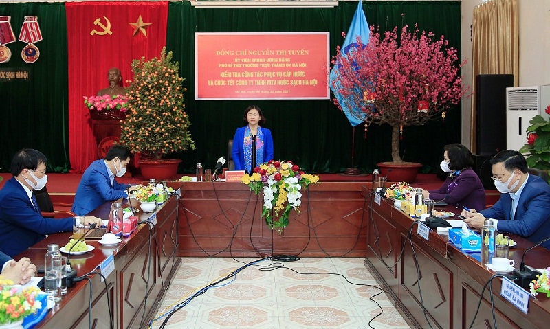 Phó Bí thư Thường trực Thành ủy Nguyễn Thị Tuyến kiểm tra công tác cấp nước phục vụ Tết - Ảnh 1